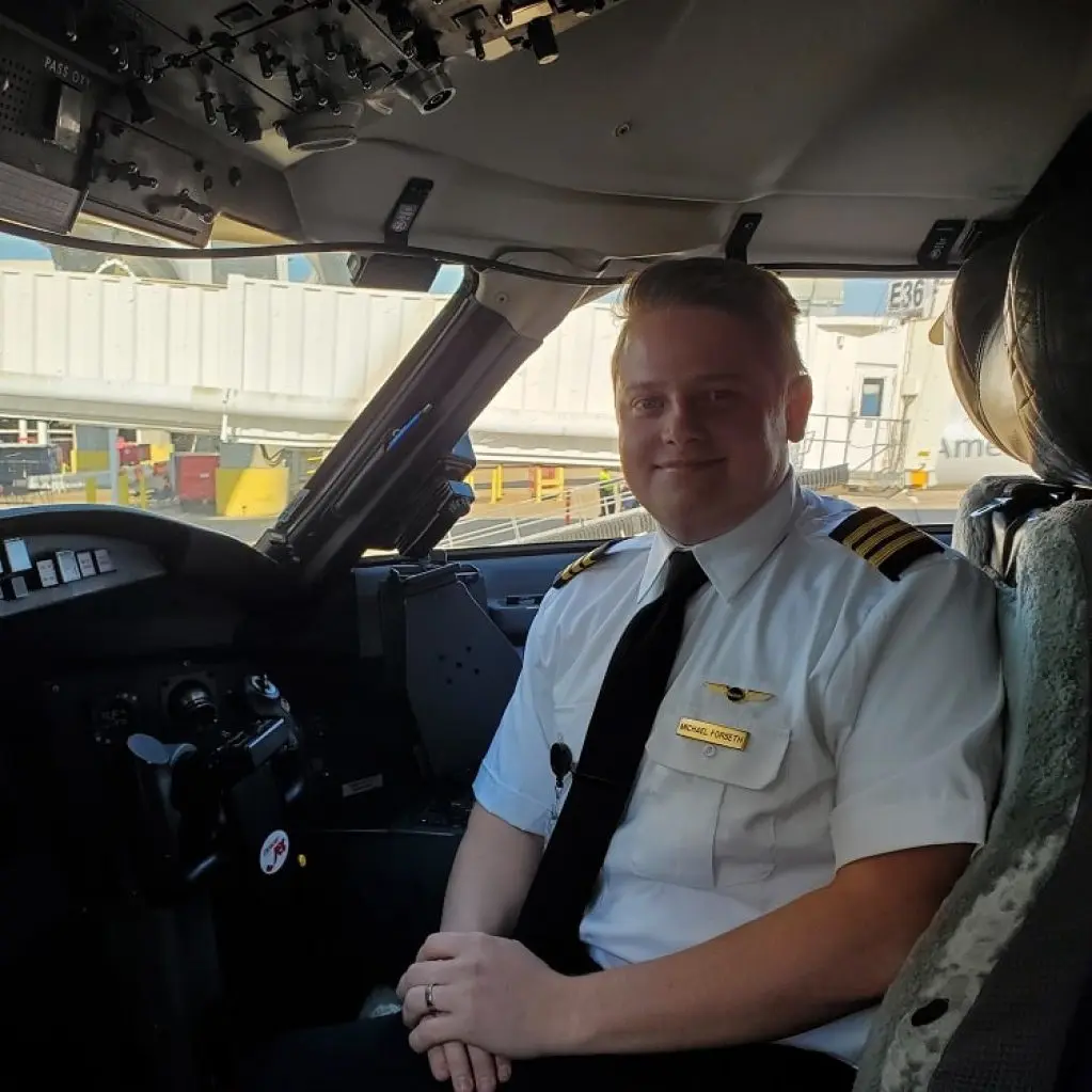 Michael Forseth in the cockpit of a CRJ-700