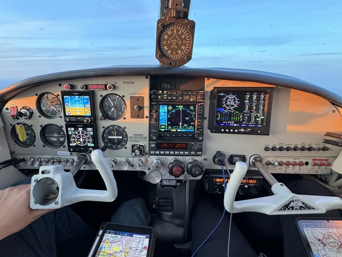 Panel view inside Mooney N3535X