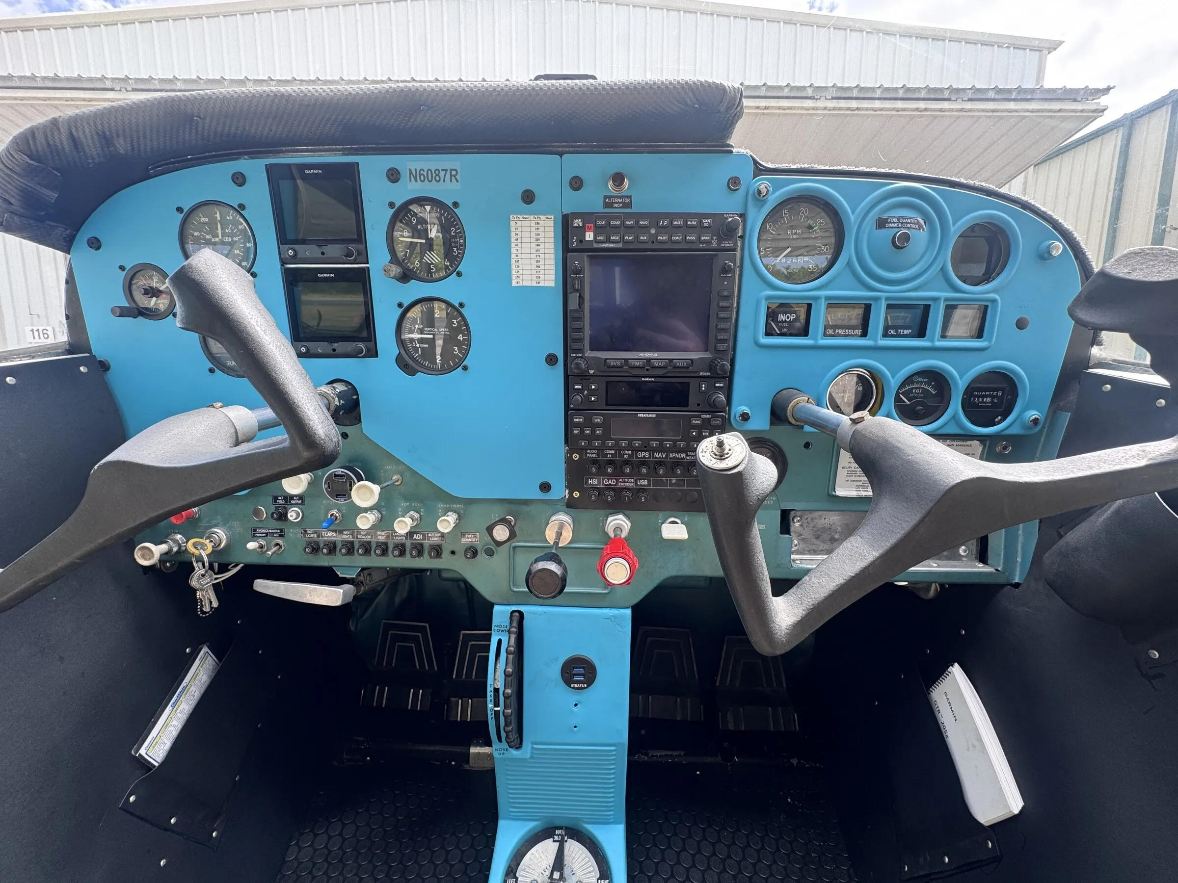 Full instrument panel of Cessna 172G N6087R