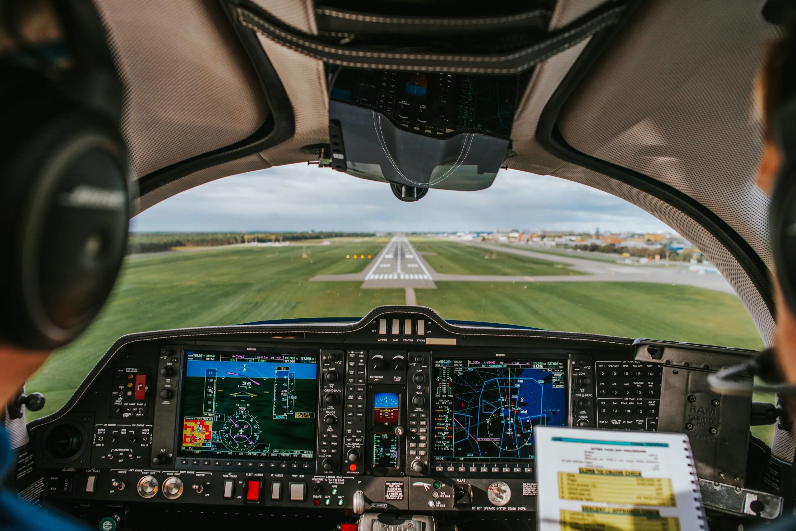 Pilot Rise Articles: Top 5 Must-Have Apps for Aspiring Pilots: A Simple Guide