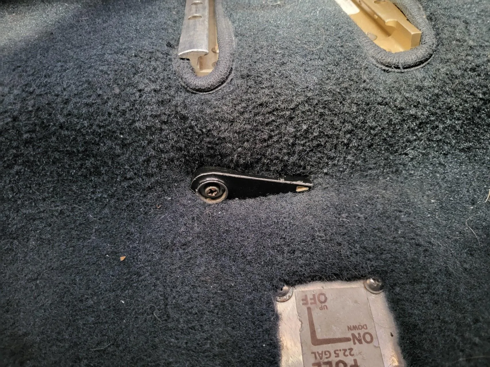Cessna 150 fuel valve in the on position